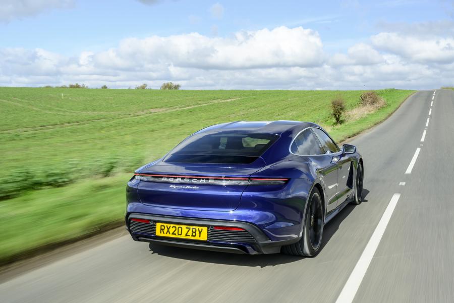  Porsche Taycan Turbo 2020 года  (UK) (фото 21 из 40)
